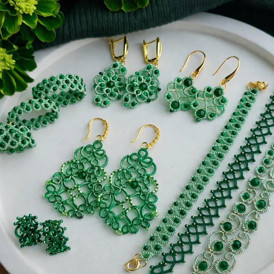 Pièces en frivolité — boucles d'oreilles, bracelets et créations vertes